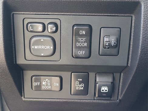 Used 2014 Toyota Tundra Platinum image 28