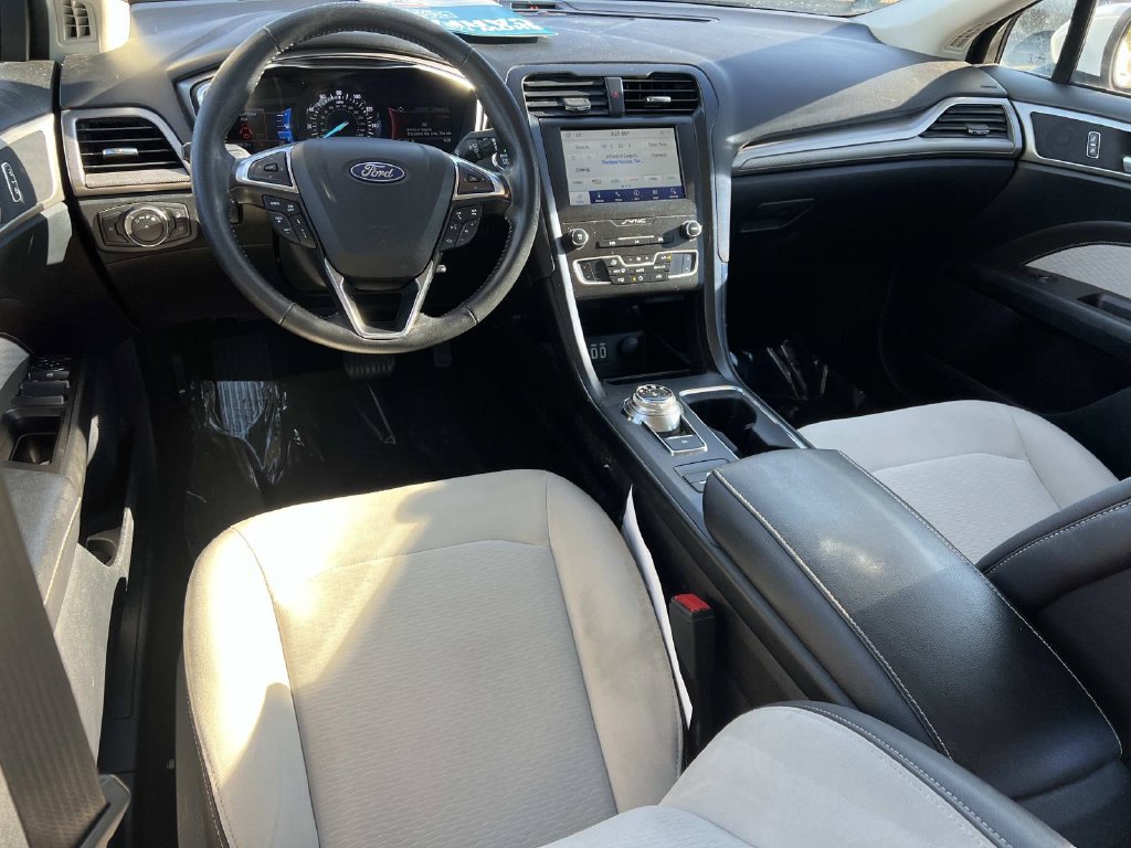 Used 2020 Ford Fusion SE w/ Equipment Group 151A FWD image 12