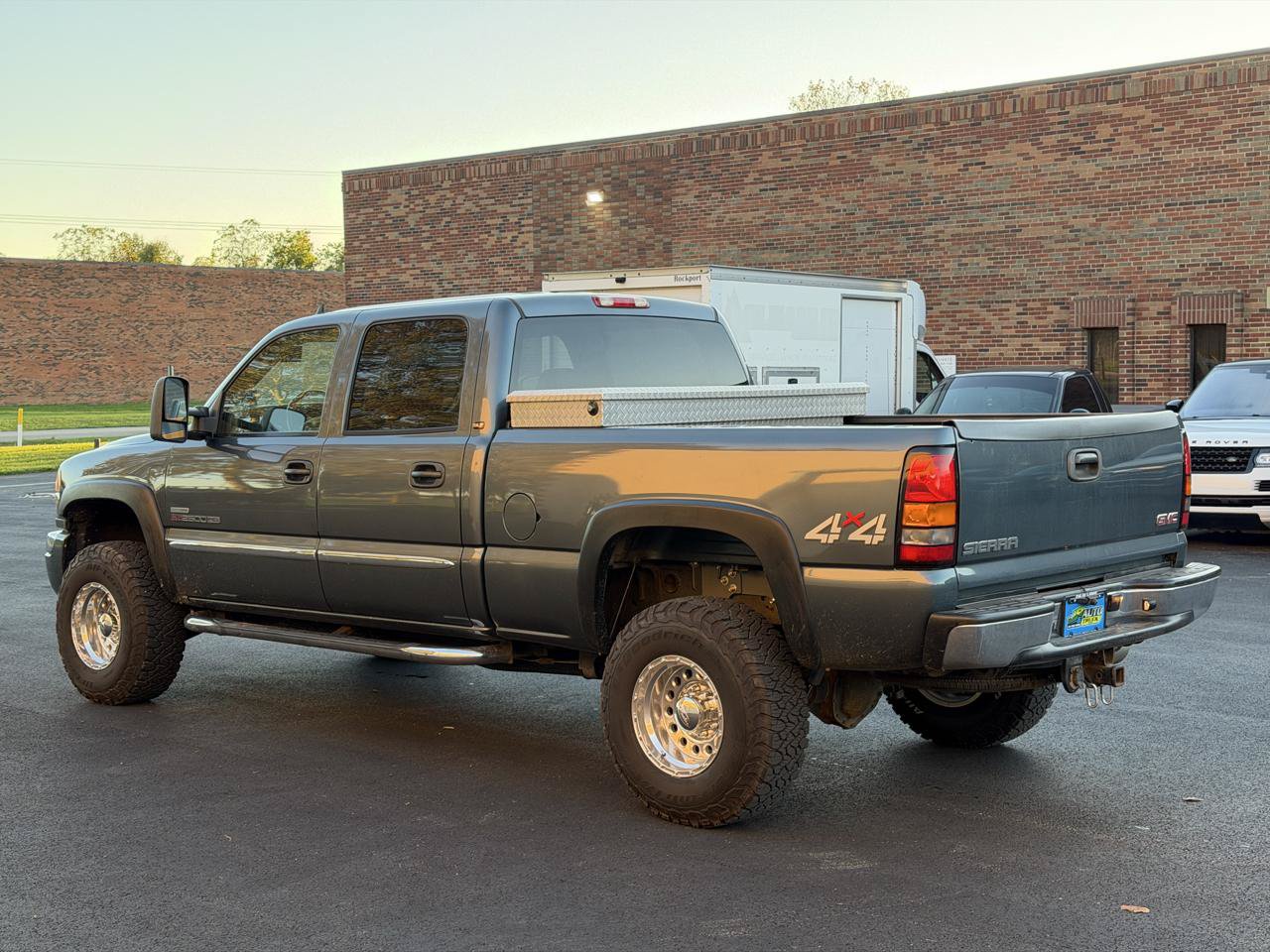 Used 2006 GMC Sierra 2500 SLT w/ Heavy-Duty Power Package AWD/4WD image 4