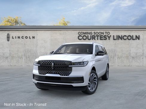 New 2026 Lincoln Navigator Reserve image 2