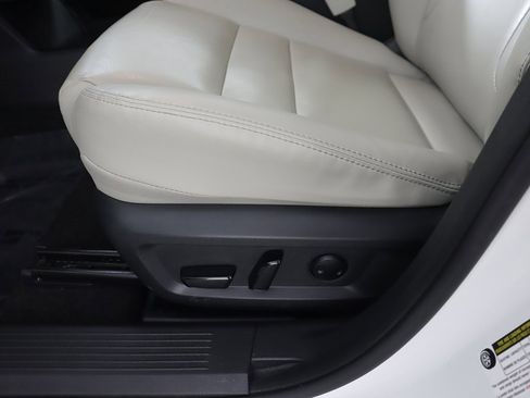 Used 2023 Nissan Rogue SL w/ SL Premium Package image 33