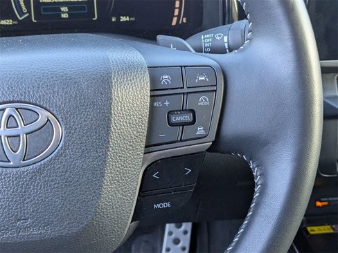 Used 2025 Toyota Camry SE image 20