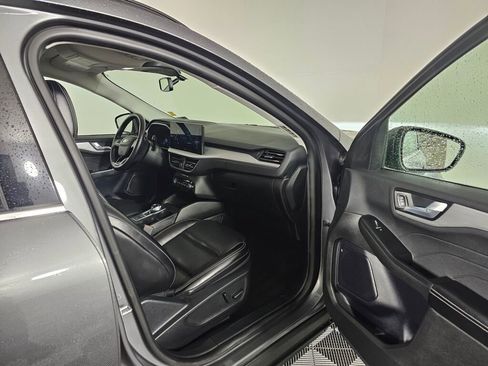 Used 2024 Ford Escape Platinum image 37