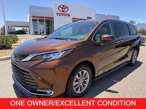 Used 2021 Toyota Sienna XLE FWD image 1
