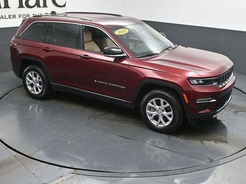 Used 2022 Jeep Grand Cherokee Limited w/ Luxury Tech Group II AWD/4WD image 39