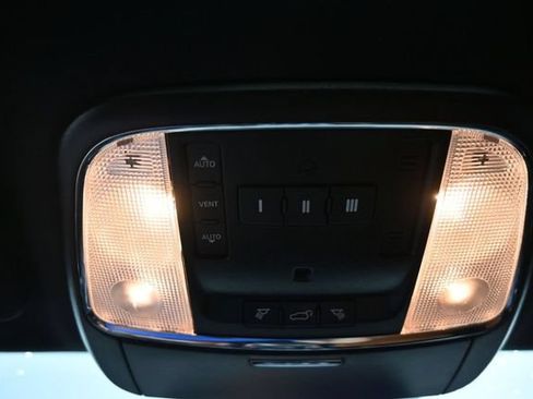 Used 2019 Dodge Durango R/T w/ Technology Group RWD image 31