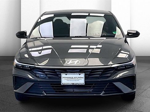 Used 2025 Hyundai Elantra Sport image 2