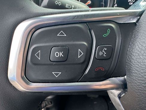 Used 2025 Jeep Wrangler Unlimited Sahara AWD/4WD image 20