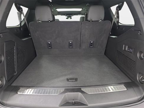 Used 2025 Chevrolet Suburban RST w/ Comfort Package image 35