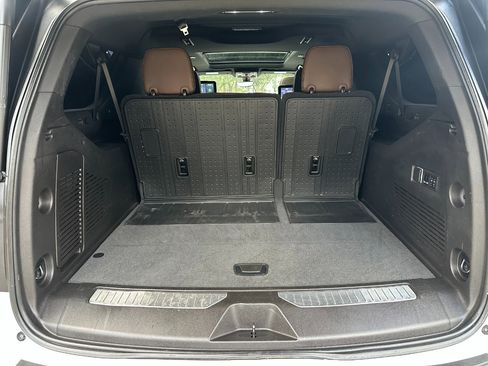 Used 2021 Chevrolet Suburban High Country image 39