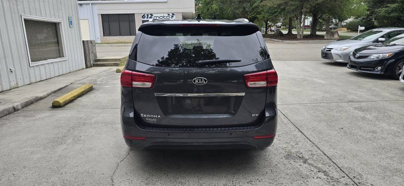 Used 2017 Kia Sedona SX FWD image 4