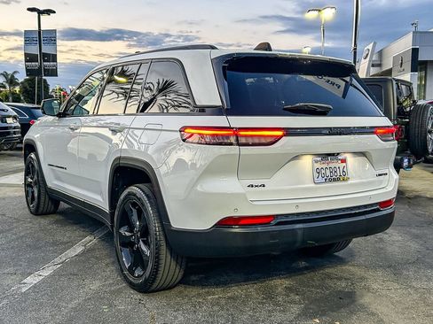 Used 2023 Jeep Grand Cherokee Limited w/ Luxury Tech Group II AWD/4WD image 9
