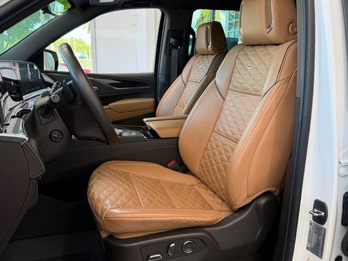 Used 2023 Cadillac Escalade Premium Luxury AWD/4WD image 9