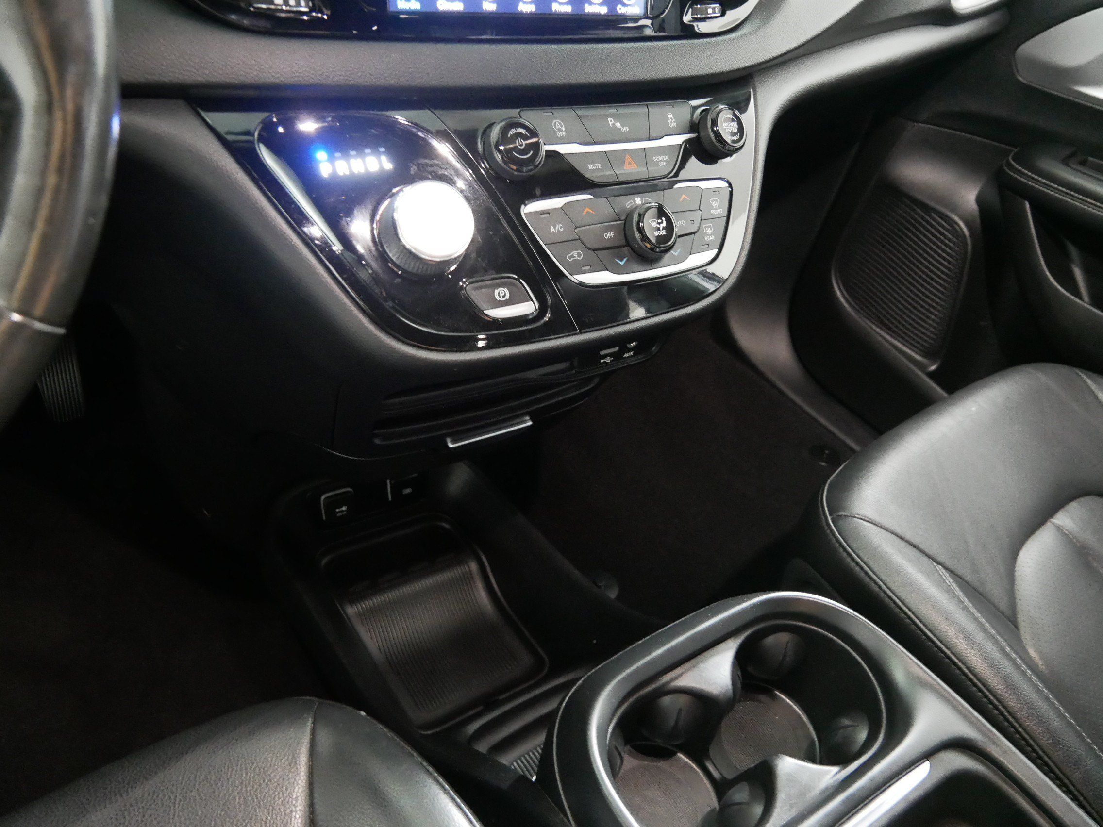 Used 2020 Chrysler Pacifica Touring-L FWD image 24