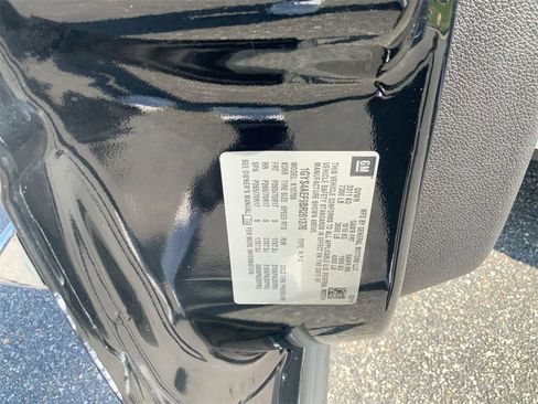 Used 2011 Cadillac Escalade 4D Sport Utility w/ Touring Package image 33