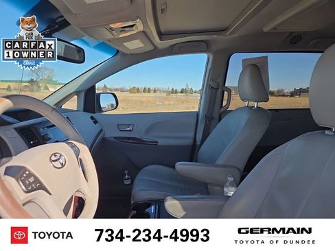 Used 2012 Toyota Sienna XLE w/ Entertainment Pkg image 14