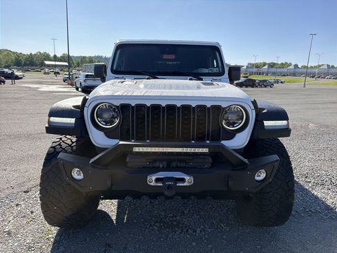 Used 2024 Jeep Wrangler Unlimited Rubicon w/ Convenience Group AWD/4WD image 12