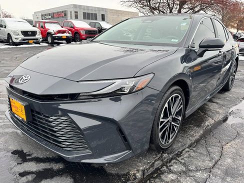 Used 2025 Toyota Camry XLE image 8