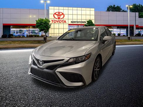 Used 2024 Toyota Camry SE AWD/4WD image 2