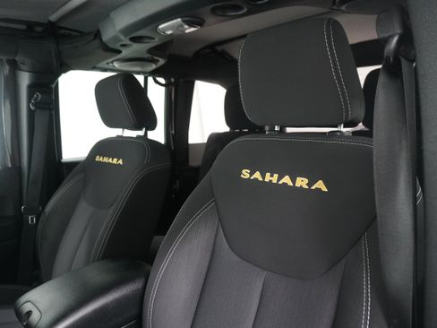 Used 2013 Jeep Wrangler Unlimited Sahara AWD/4WD image 13