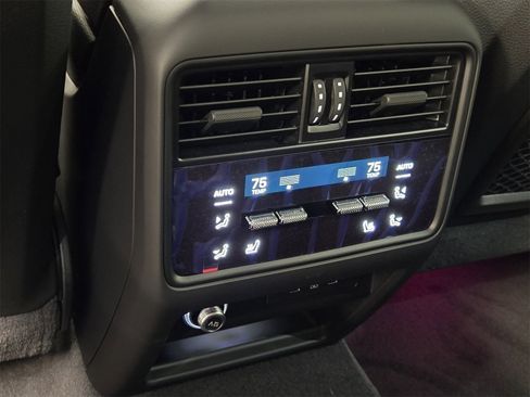 Used 2025 Porsche Cayenne Base image 13