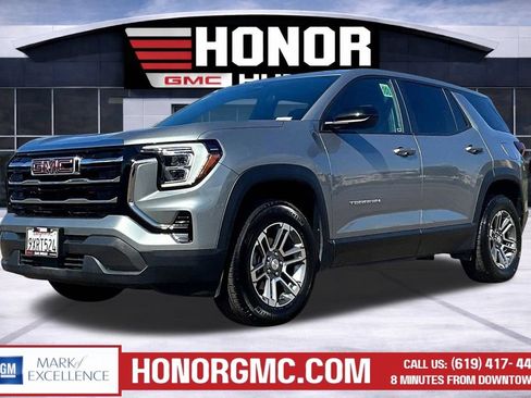 Used 2025 GMC Terrain Elevation AWD/4WD image 3
