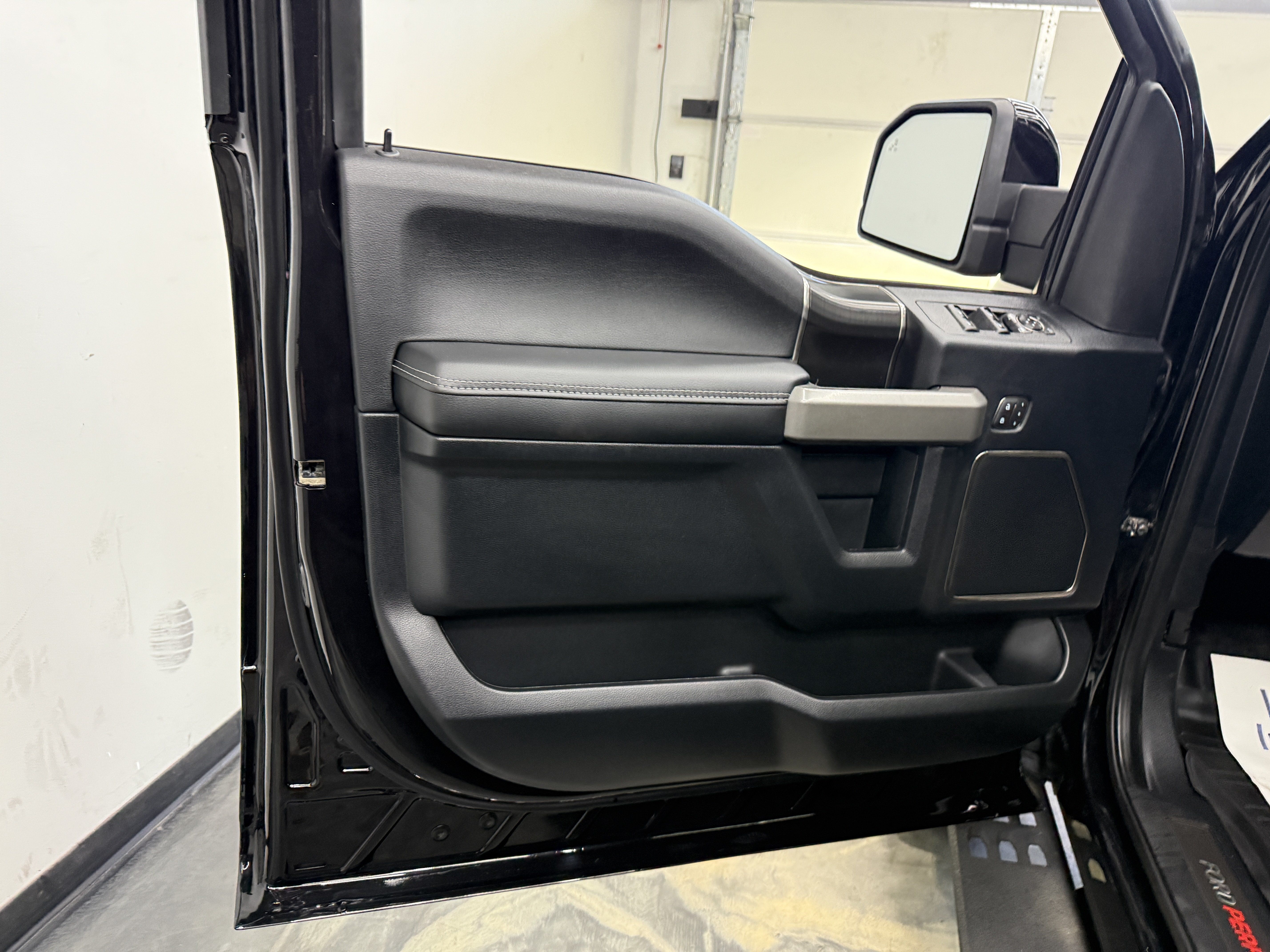 Used 2020 Ford F150 Raptor w/ Equipment Group 802A Luxury AWD/4WD image 9