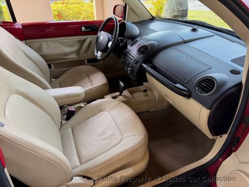 Used 2010 Volkswagen Beetle Convertible FWD image 9