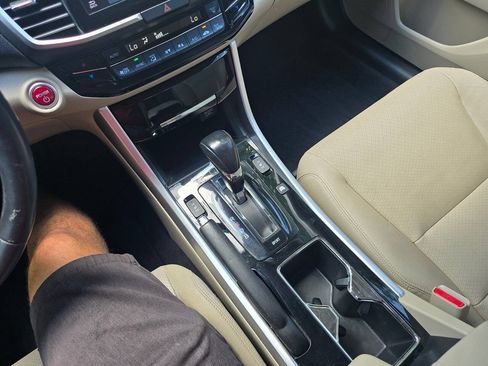 Used 2017 Honda Accord Touring image 28