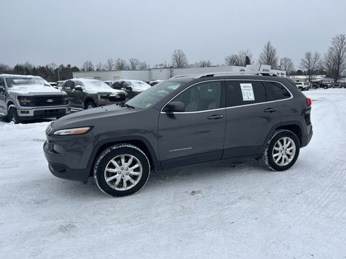 Used 2017 Jeep Cherokee Limited image 7