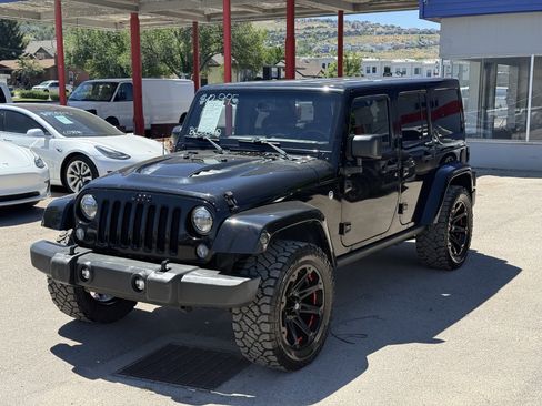 Used 2015 Jeep Wrangler Unlimited Sahara AWD/4WD image 8