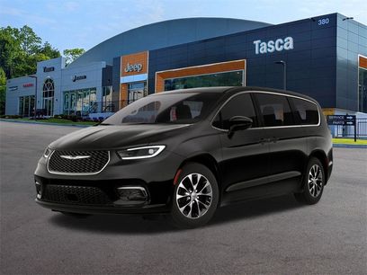 New 2026 Chrysler Pacifica Select