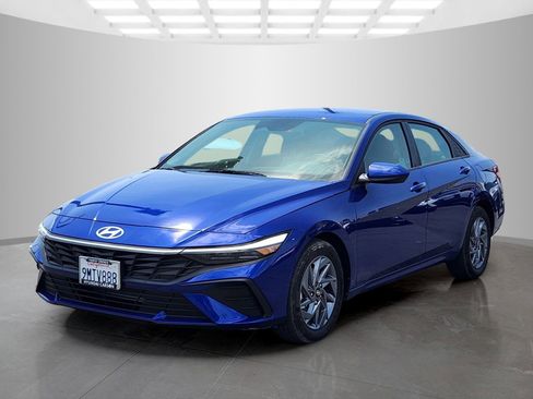 Used 2024 Hyundai Elantra SEL FWD image 3
