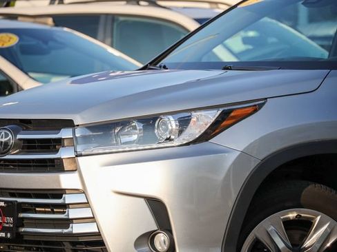 Used 2017 Toyota Highlander Limited AWD/4WD image 14