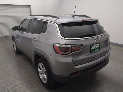 Used 2018 Jeep Compass Latitude FWD image 5