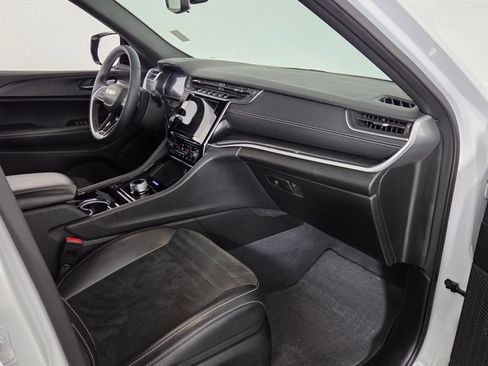 Used 2023 Jeep Grand Cherokee L Altitude image 38