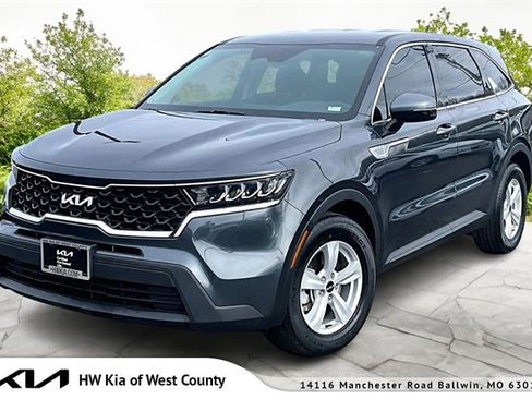 Used 2023 Kia Sorento LX image 1