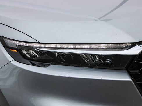 Certified 2025 Honda CR-V EX image 4