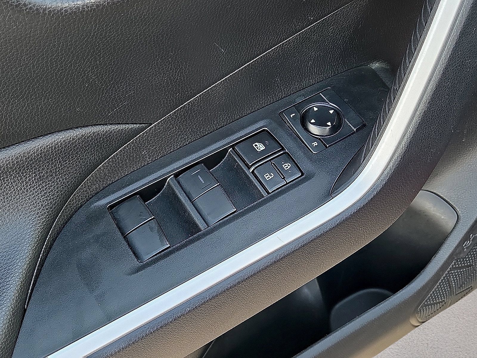 Used 2025 Toyota RAV4 LE FWD image 20