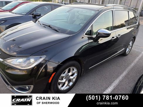 Used 2020 Chrysler Pacifica Limited FWD image 1
