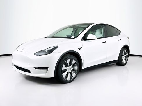 Used 2022 Tesla Model Y Long Range AWD/4WD image 3