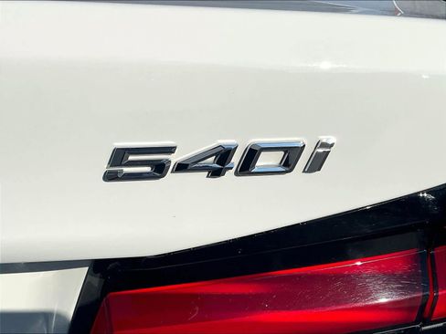 Used 2023 BMW 540i w/ Premium Package RWD image 11