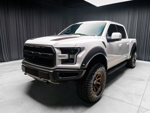 Used 2017 Ford F150 Raptor w/ Equipment Group 802A Luxury AWD/4WD image 10