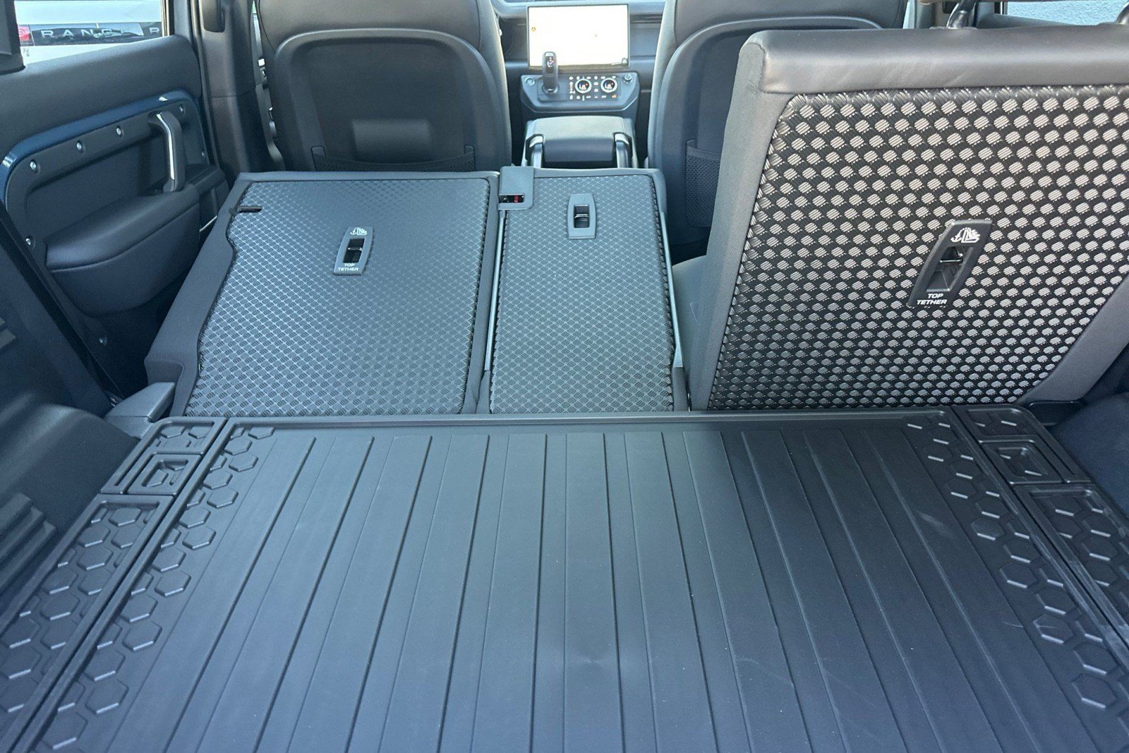 New 2026 Land Rover Defender 110 X-Dynamic SE AWD/4WD image 24
