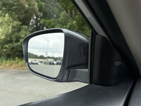 Used 2018 Nissan Rogue SV image 35