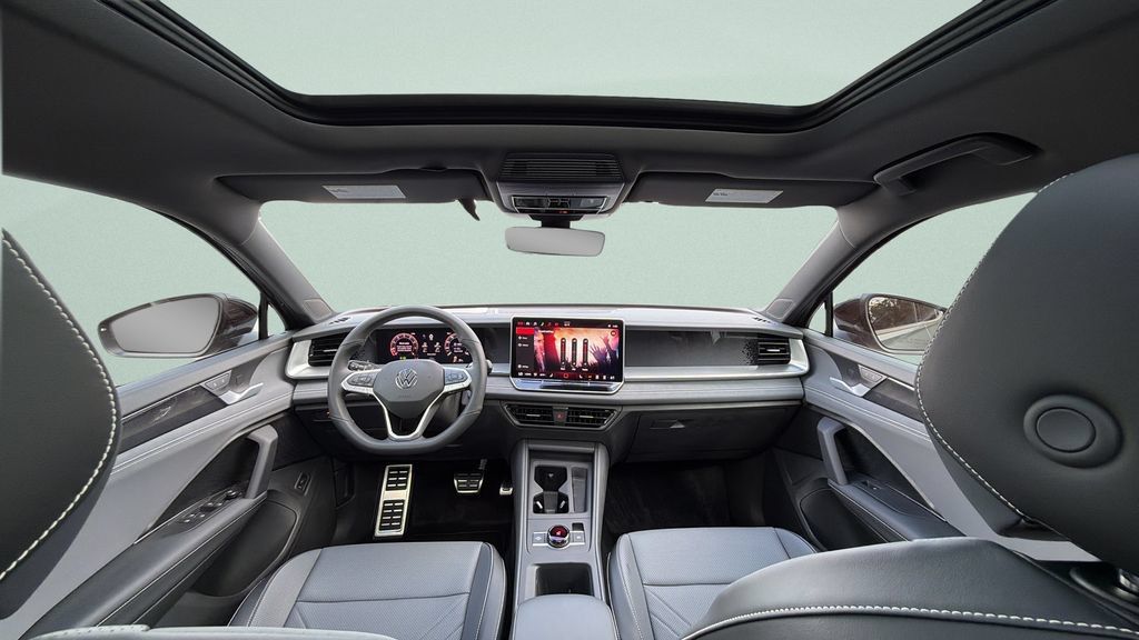 New 2026 Volkswagen Tiguan SE R-Line FWD image 28