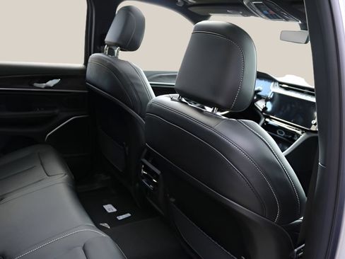 New 2026 Jeep Grand Cherokee Limited AWD/4WD image 19