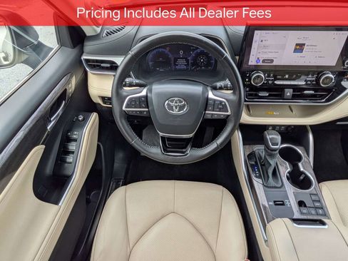 Used 2024 Toyota Highlander Platinum FWD image 18