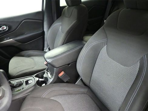 Used 2020 Jeep Cherokee Latitude image 9