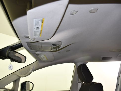 Used 2023 Chrysler Voyager LX FWD image 38